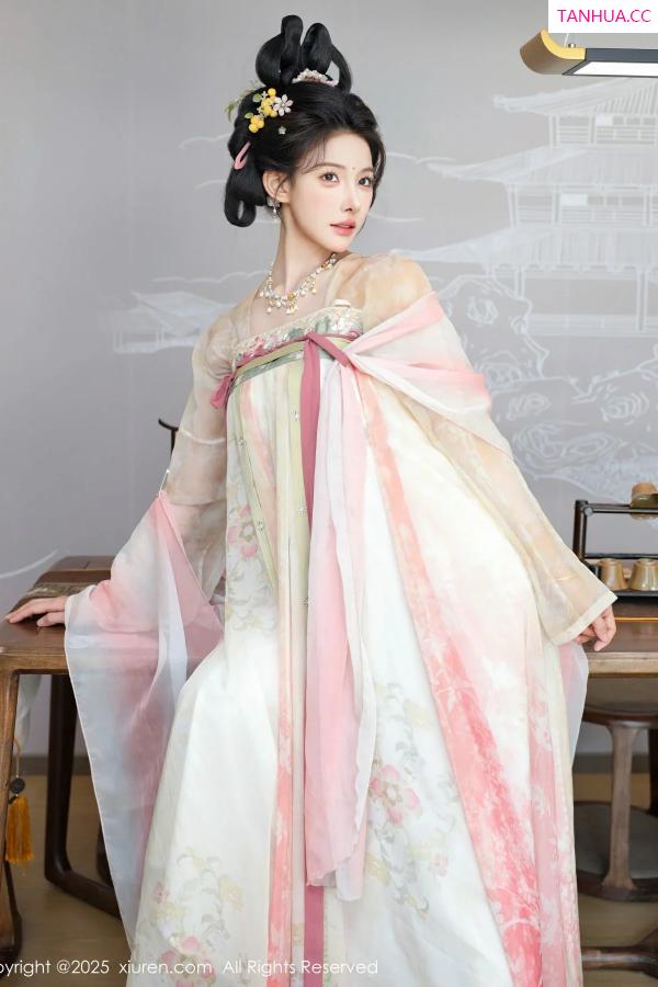   [XiuRen]高清写真图 2025.08.13 No.10645 梨霜儿 古装服饰第18张图片